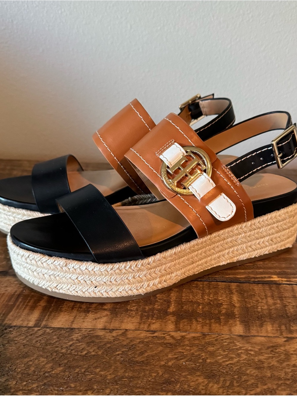Tommy Hilfiger Black and Brown Platform Espadrille Sandals with Gold Accent NWOB - Picture 3 of 7